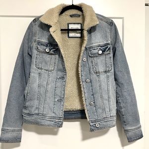 Abercrombie & Fitch Sherpa Lined Denim Trucker Jacket Mens Size XS